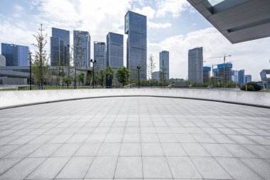 Panoramik silüet ve modern iş ofisi binaları