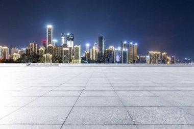 Panoramik silüet ve modern iş ofisi binaları