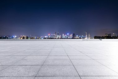 Panoramik silüet ve modern iş ofisi binaları