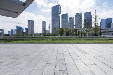 Panoramik silüet ve modern iş ofisi binaları