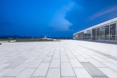 Panoramik silüet ve modern iş ofisi binaları