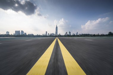 Panoramik silüet ve modern iş ofisi binaları