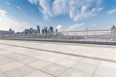 Panoramik silüet ve modern iş ofisi binaları