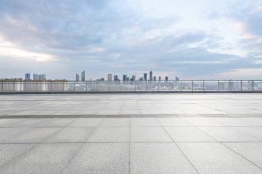 Panoramik silüet ve modern iş ofisi binaları