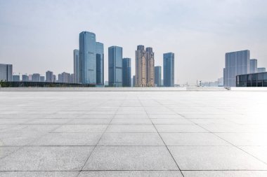 Panoramik silüet ve modern iş ofisi binaları