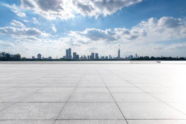 Panoramik silüet ve modern iş ofisi binaları