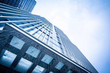 B karşı iş bölgesinde modern gökdelenlerin alttan görünüm