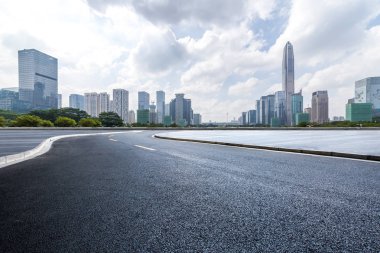 Panoramik silüet ve modern iş ofisi binaları