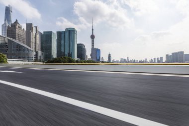 Panoramik silüet ve modern iş ofisi binaları