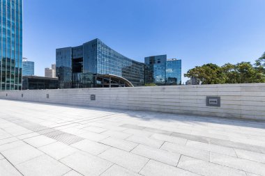 Panoramik silüet ve modern iş ofisi binaları