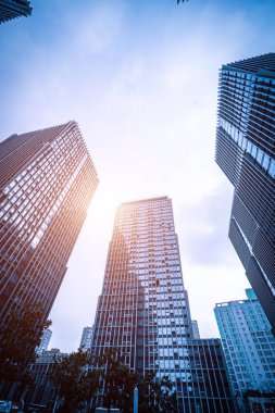 B karşı iş bölgesinde modern gökdelenlerin alttan görünüm