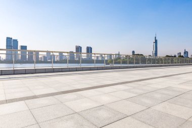 Panoramik silüet ve modern iş ofisi binaları