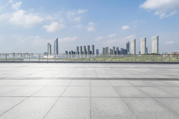 Skyline Panoramico Moderni Edifici Uffici Con Strada Vuota — Foto Stock