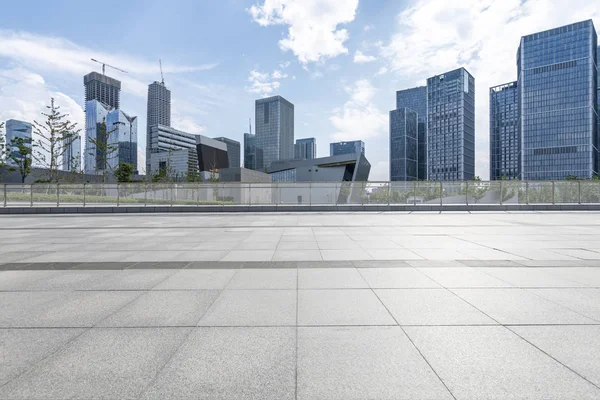 Panoramik silüet ve modern iş ofisi binaları