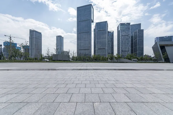 Panoramik silüet ve modern iş ofisi binaları