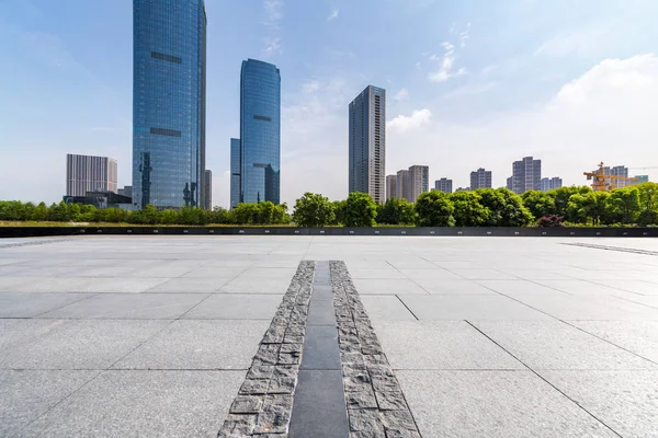 Panoramik silüet ve modern iş ofisi binaları