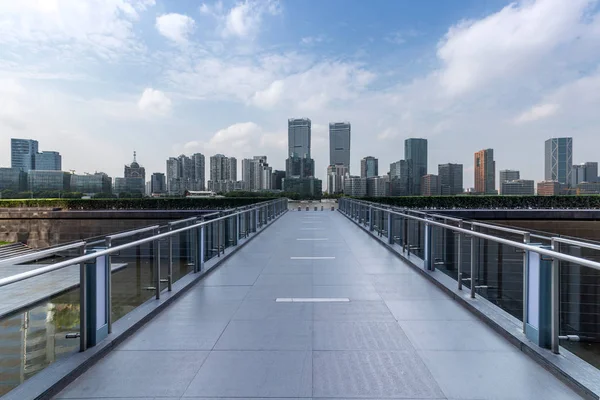 Panoramik silüet ve modern iş ofisi binaları — Stok fotoğraf