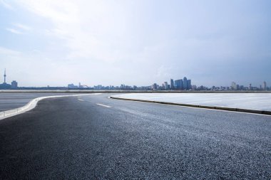 Panoramik silüet ve modern iş ofisi binaları