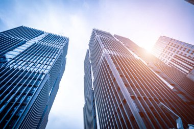 B karşı iş bölgesinde modern gökdelenlerin alttan görünüm