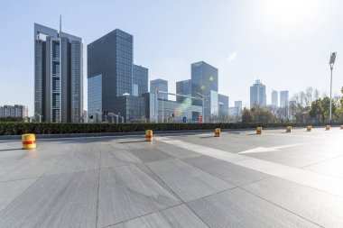 Panoramik silüet ve modern iş ofisi binaları