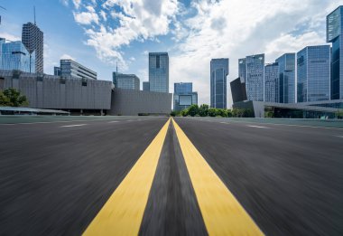 Panoramik silüet ve modern iş ofisi binaları