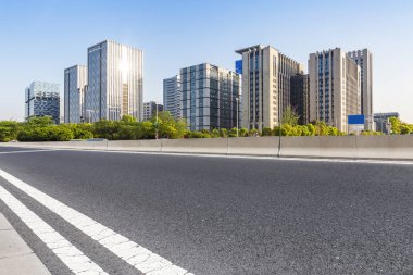 Panoramik silüet ve modern iş ofisi binaları