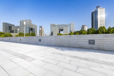 Panoramik silüet ve modern iş ofisi binaları