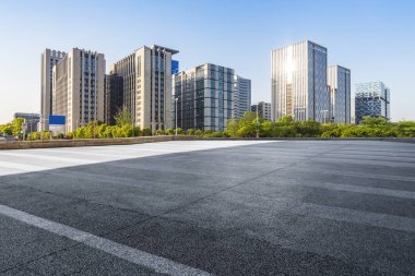 Panoramik silüet ve modern iş ofisi binaları