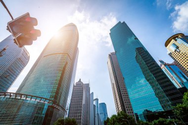 B karşı iş bölgesinde modern gökdelenlerin alttan görünüm