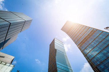 B karşı iş bölgesinde modern gökdelenlerin alttan görünüm