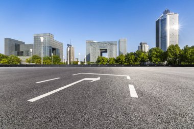 Panoramik silüet ve modern iş ofisi binaları