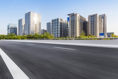 Panoramik silüet ve modern iş ofisi binaları