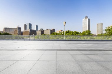 Panoramik silüet ve modern iş ofisi binaları