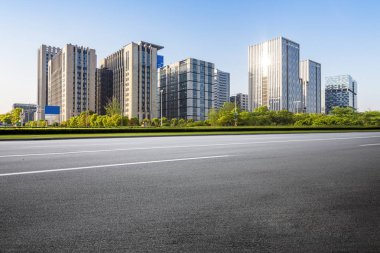 Panoramik silüet ve modern iş ofisi binaları