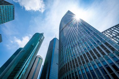 B karşı iş bölgesinde modern gökdelenlerin alttan görünüm