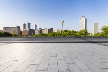 Panoramik silüet ve modern iş ofisi binaları