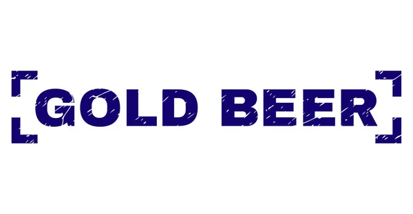 Grunge texturizado selo de cerveja dourada entre cantos — Vetor de Stock