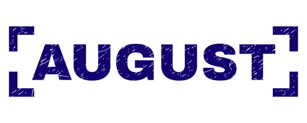 Grunge texturierte Augustmarke Siegel zwischen den Ecken — Stockvektor