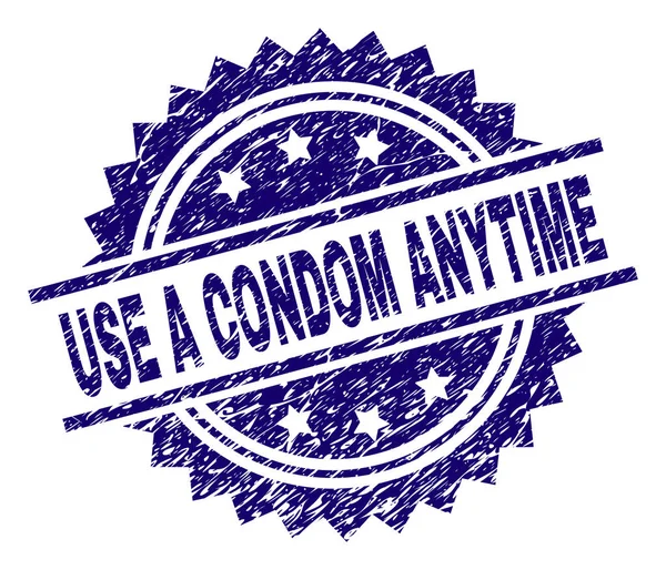 Scratched Textured UTILISER UNE CONDOM ANYTIME Sceau — Image vectorielle