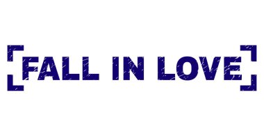 Aşk damga mühür çizilmiş dokulu sonbaharda köşeler arasında