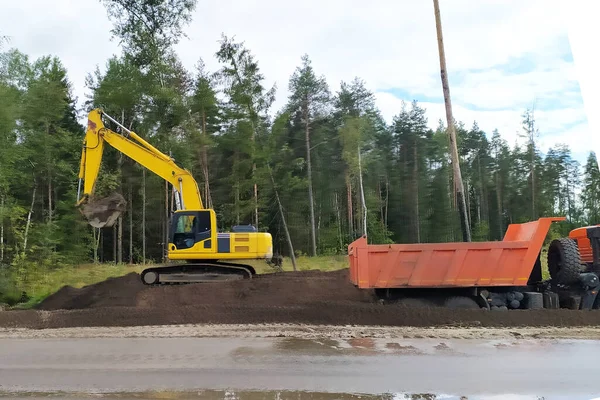 Wegwerkzaamheden Bulldozer Dump Truck Verbreden Weg — Stockfoto