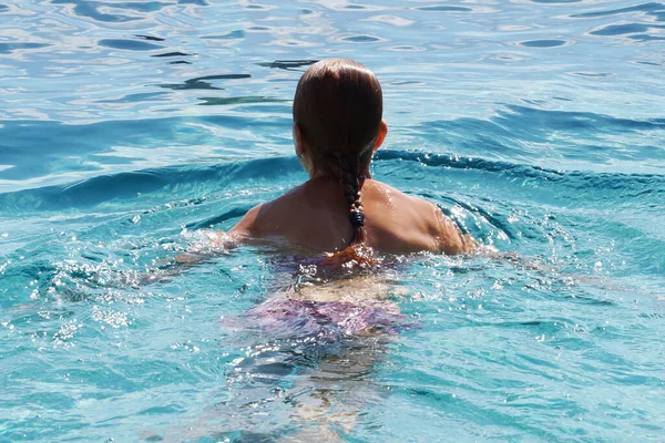 Teenage Girl Swims Open Water Close Rear View — Stock Photo, Image