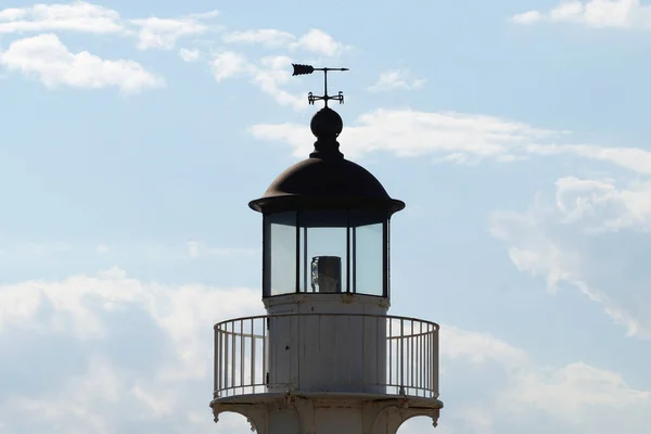 Banderuola Sul Tetto Della Torre Osservazione Primo Piano Contro Cielo — Foto Stock