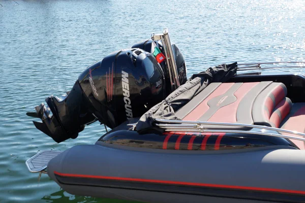 Varna, Bulgaria - August, 01,2020: outboard motor on the transom of an inflatable marine boat — Stock Image Varna Bulgaria August 2020 Outboard Motor Transom Inflatable Marine Boat Stock Image