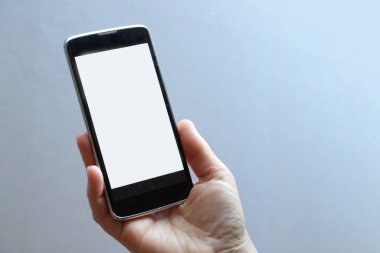 Elinde boş beyaz ekran olan cep telefonu, maket yap, boşluğu kopyala