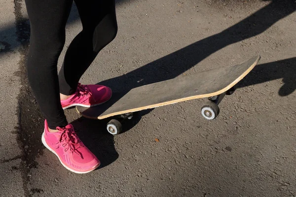 Mädchen Mit Skateboard Foto Vom — Stockfoto