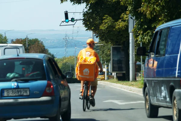 Varna Bulgaria Septiembre 2020 Repartidor Pizza Bicicleta Por Carretera Vista — Foto de Stock