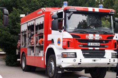 Varna, Bulgaristan - 13 Eylül 2020 Yangın musluklu itfaiye aracı