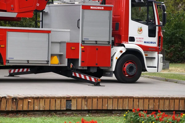 Plataforma Hidráulica Camión Bomberos Con Chasis Cerca — Foto de Stock