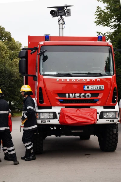 Varna Bulgarie Septembre 2020 Les Pompiers Parlent Près Camion Pompiers — Photo